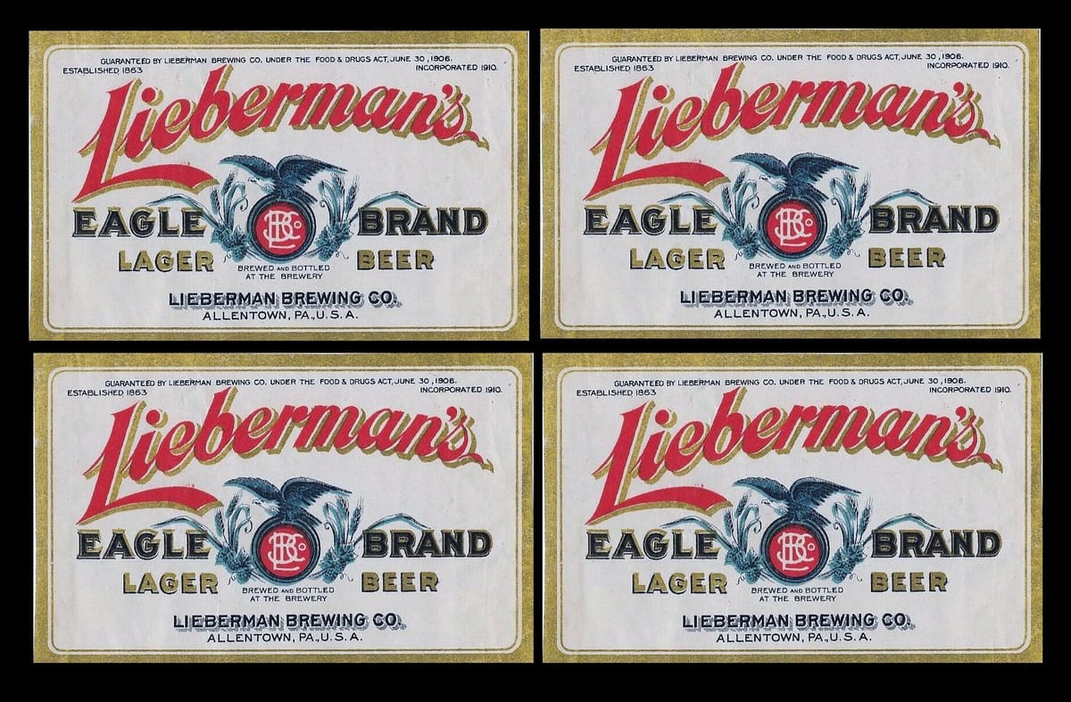 Cuatro etiquetas de cerveza de 1910 que nombran a la cervecera y su ciudad